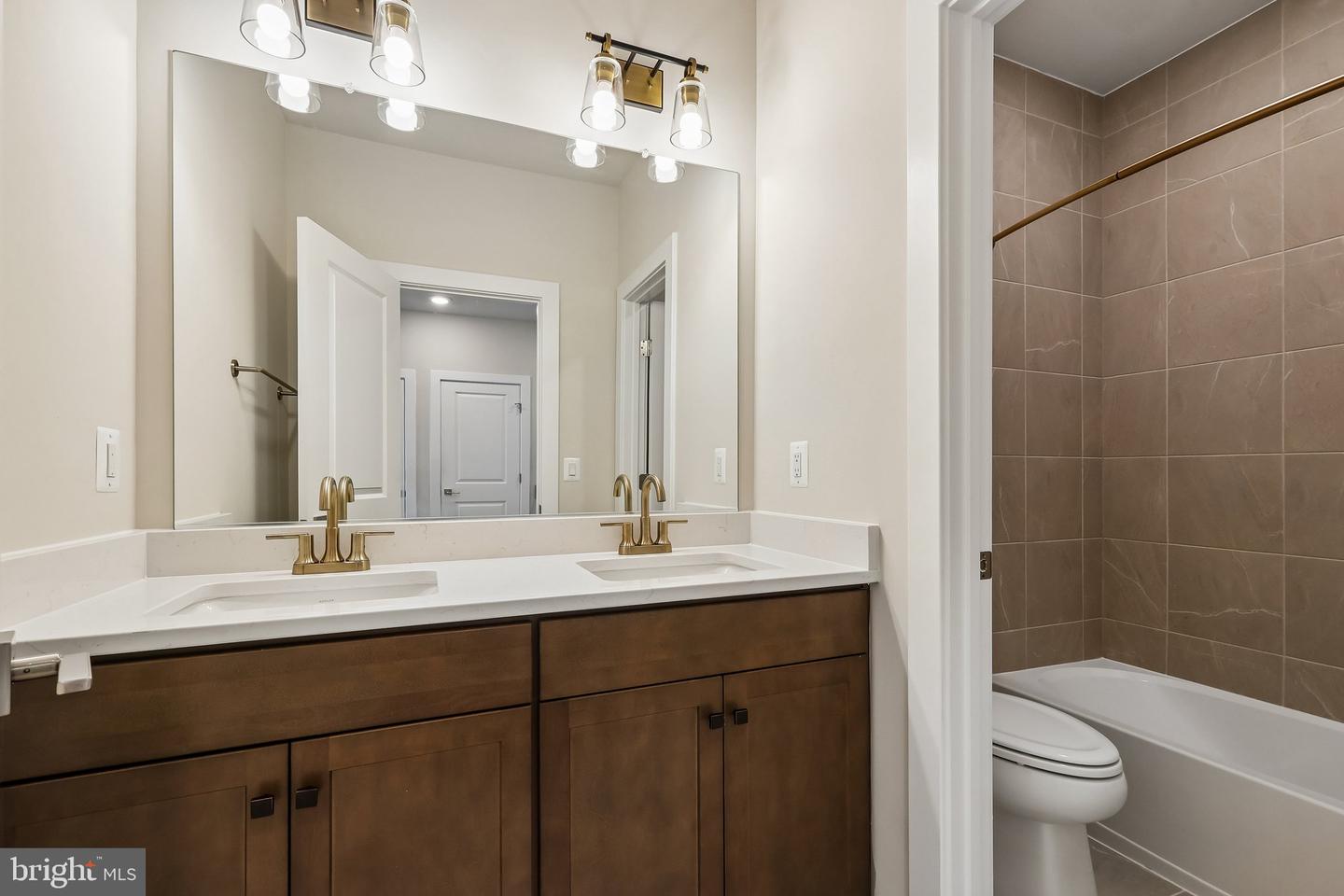 20167 Northpark Dr Property Photo 19