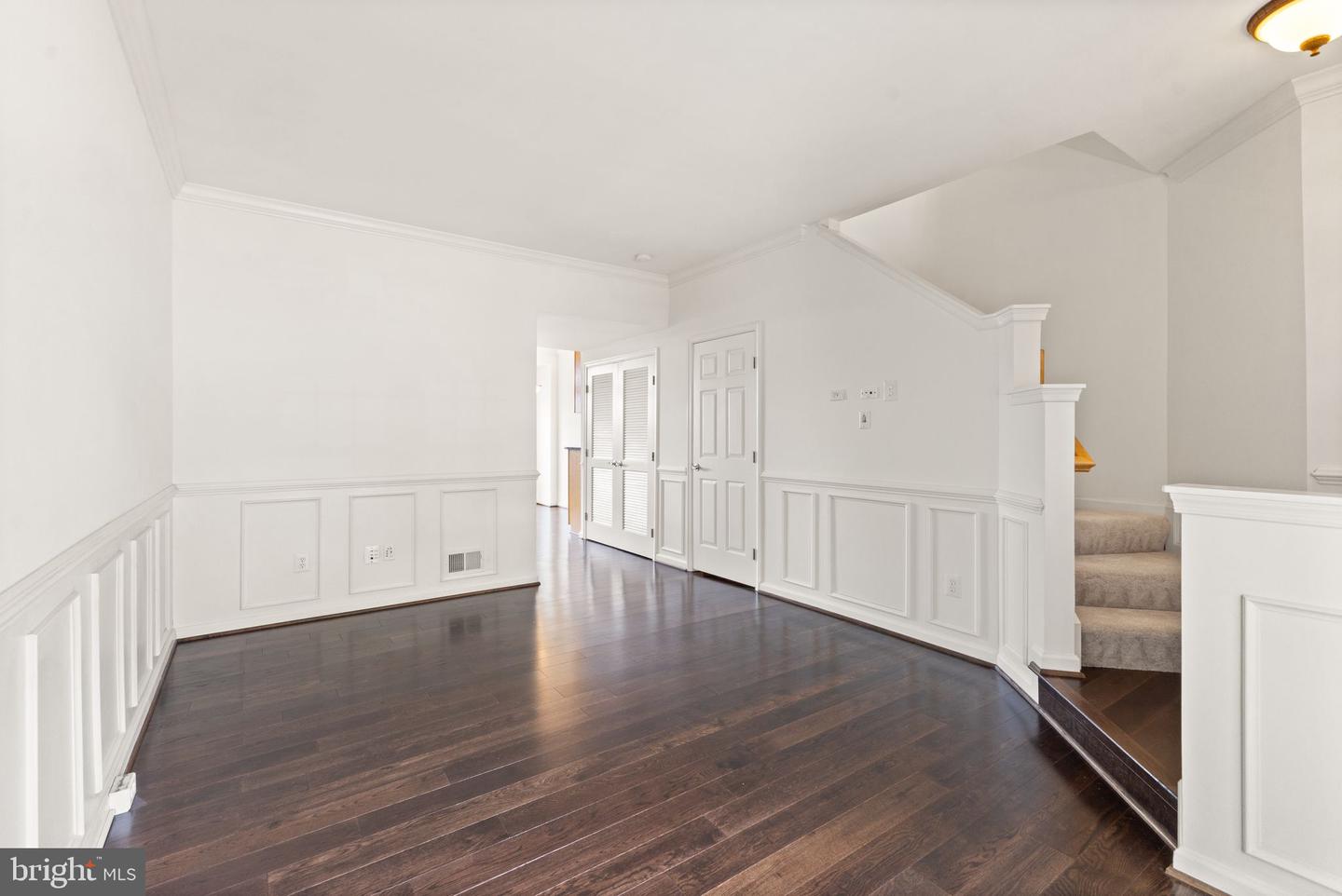 44479 Watertown Ter Property Photo 5