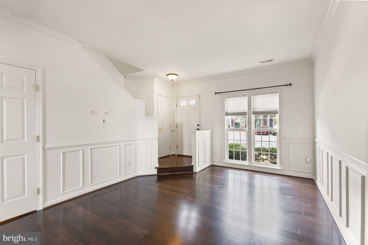 44479 Watertown Ter Property Photo 6
