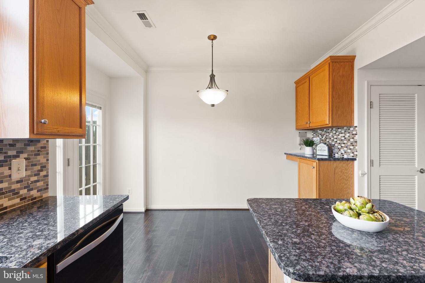 44479 Watertown Ter Property Photo 11