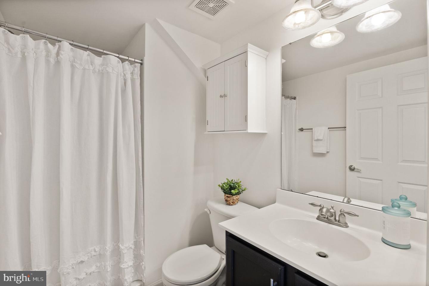 44479 Watertown Ter Property Photo 25