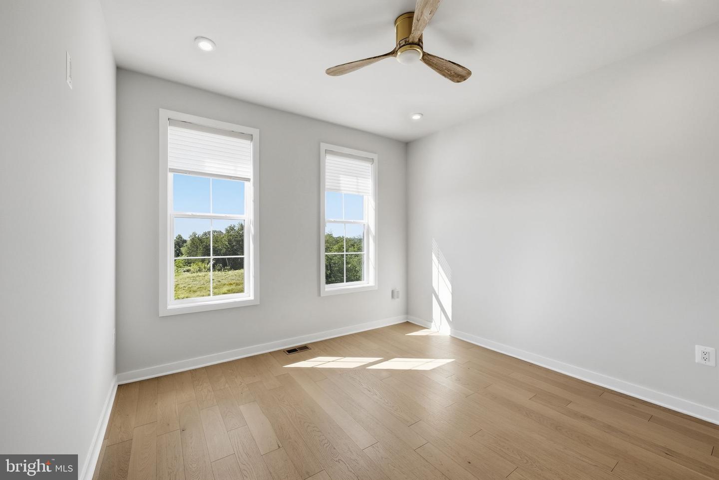 43556 Centergate Dr Property Photo 33