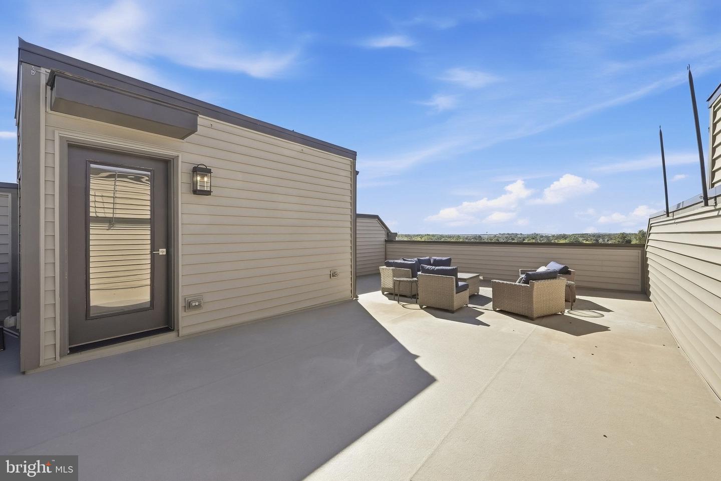 43556 Centergate Dr Property Photo 40