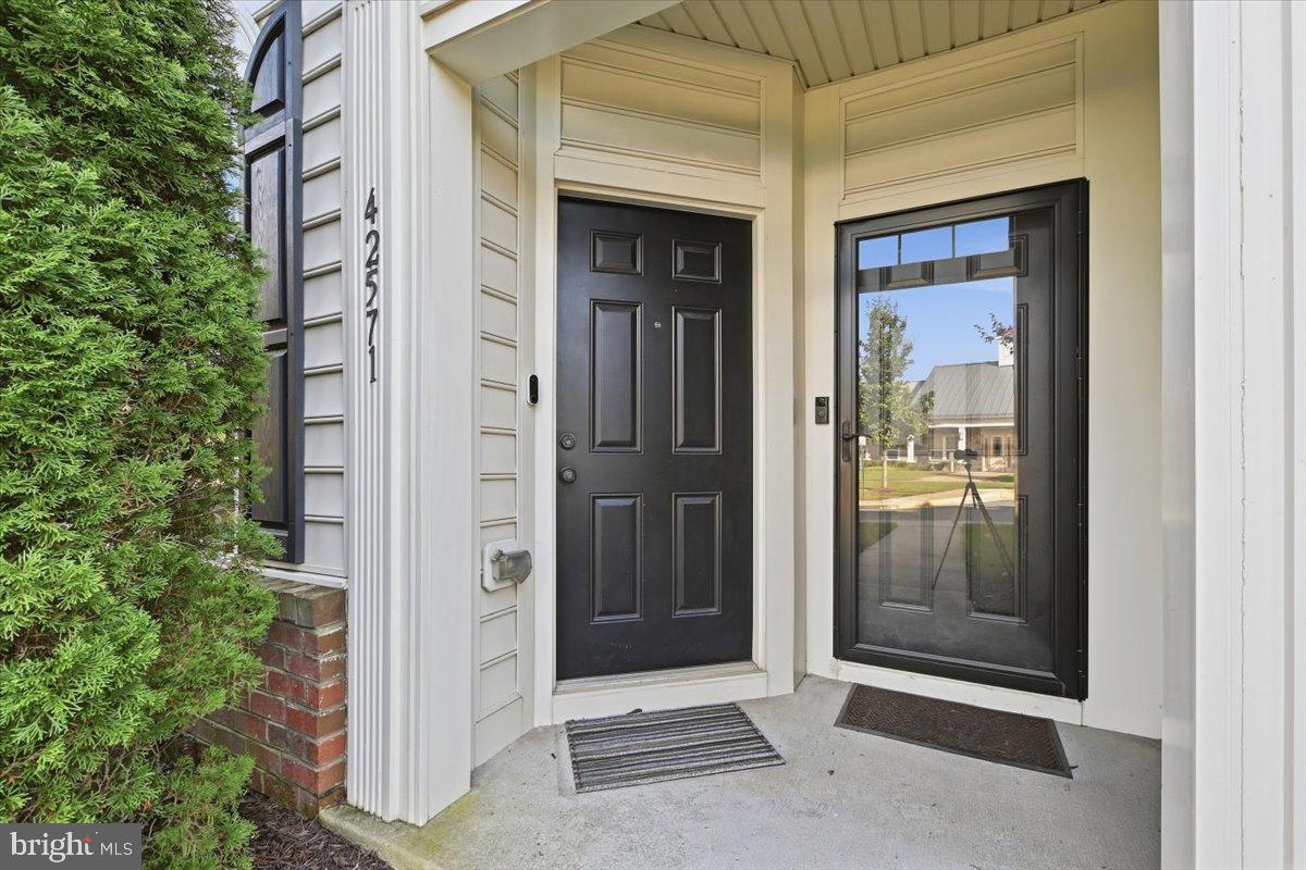 42571 Burbank Ter Property Photo 5
