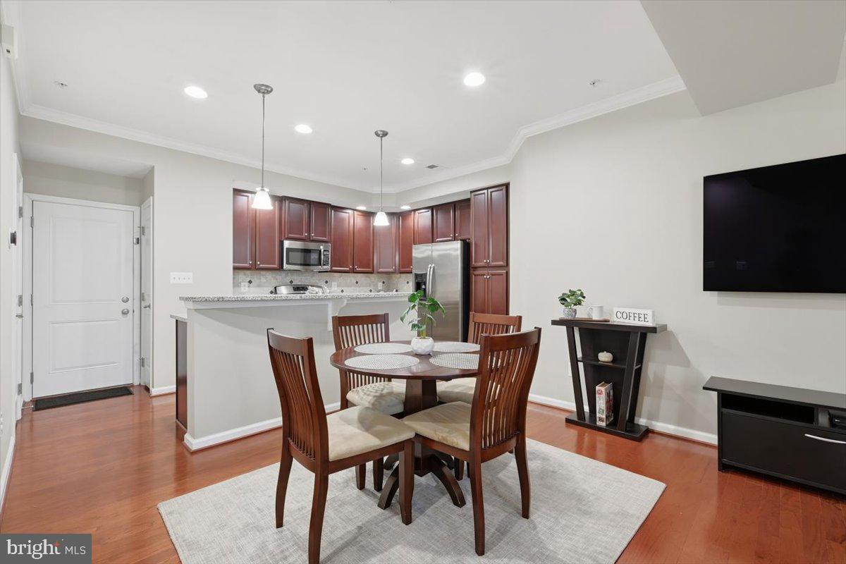 42571 Burbank Ter Property Photo 6