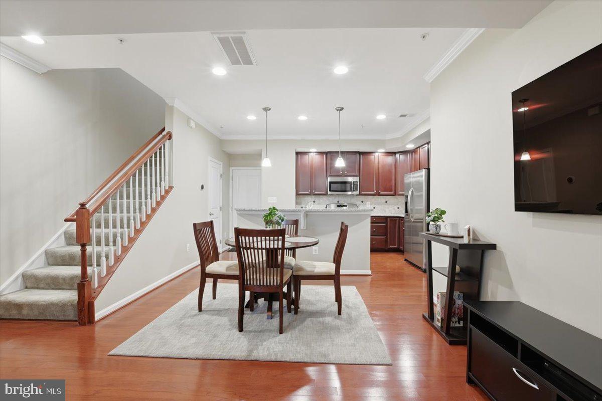 42571 Burbank Ter Property Photo 7