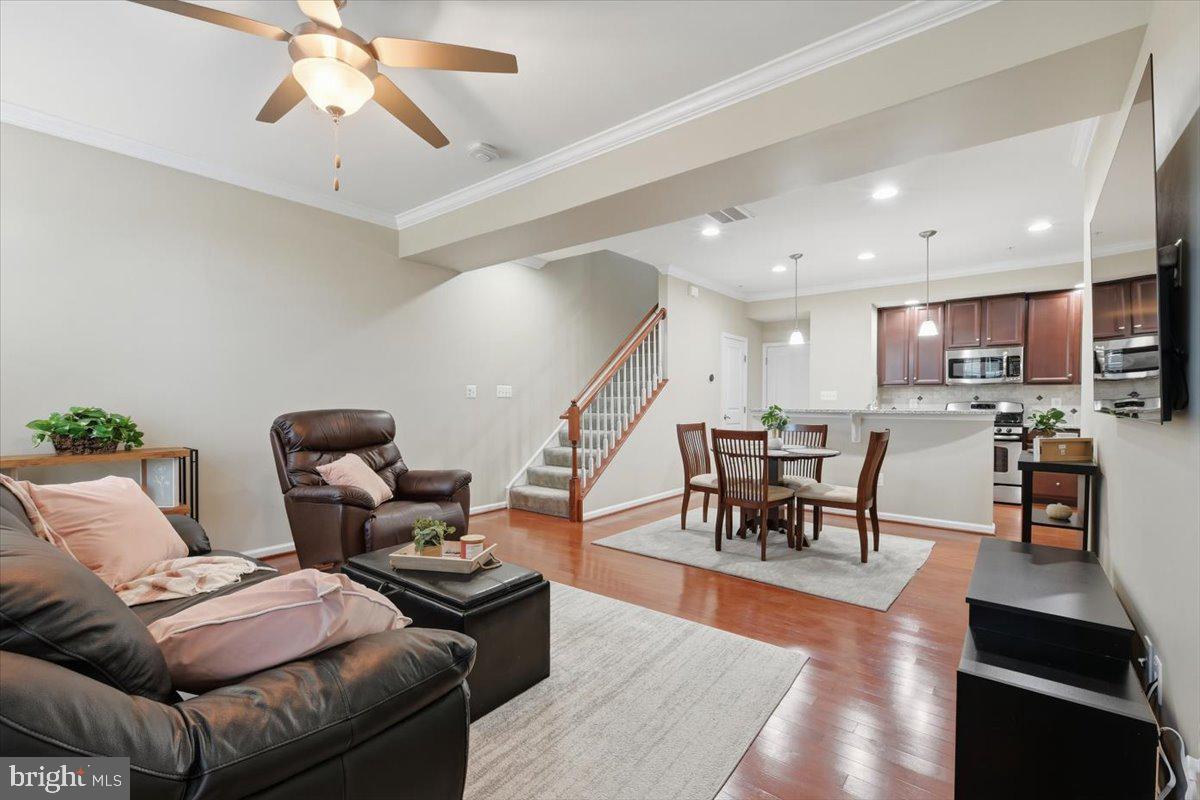 42571 Burbank Ter Property Photo 8