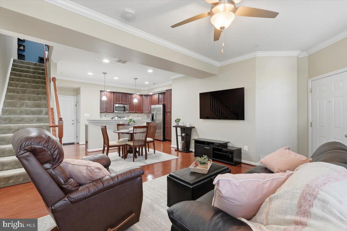 42571 Burbank Ter Property Photo 9