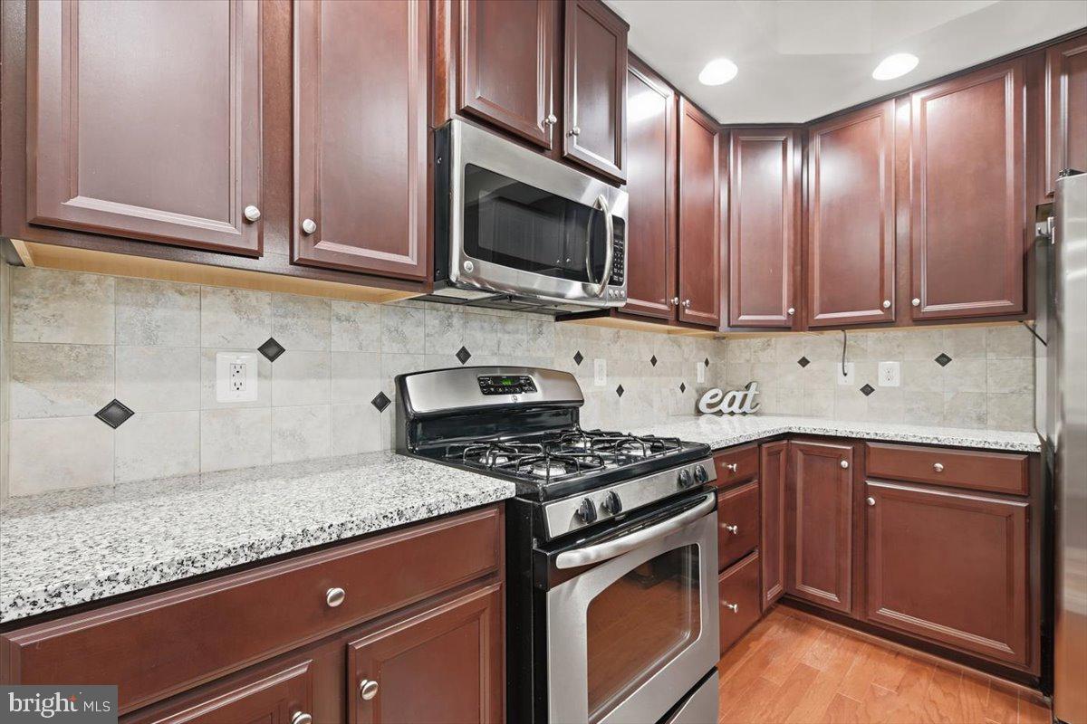 42571 Burbank Ter Property Photo 15