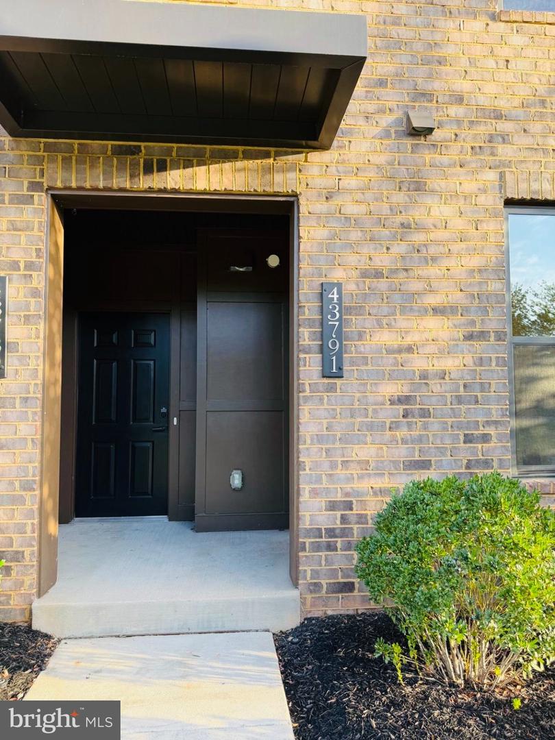 43791 METRO TER Property Photo 1