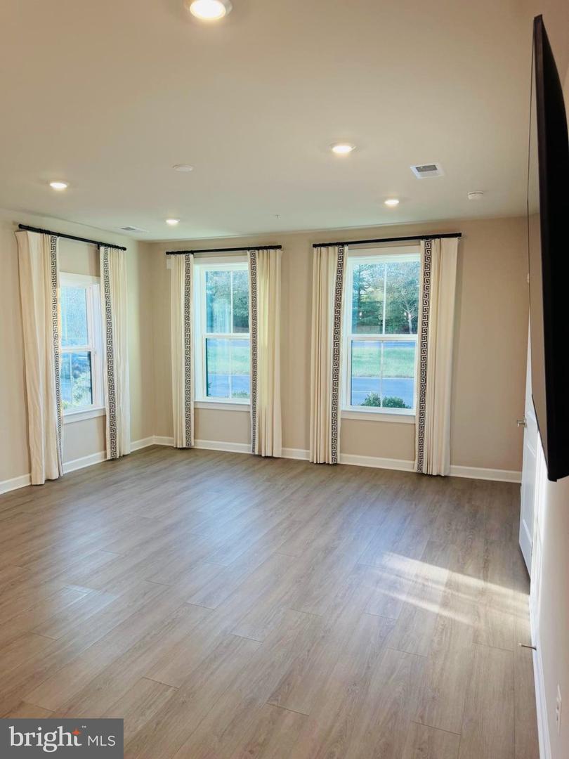43791 Metro Ter Property Photo 5