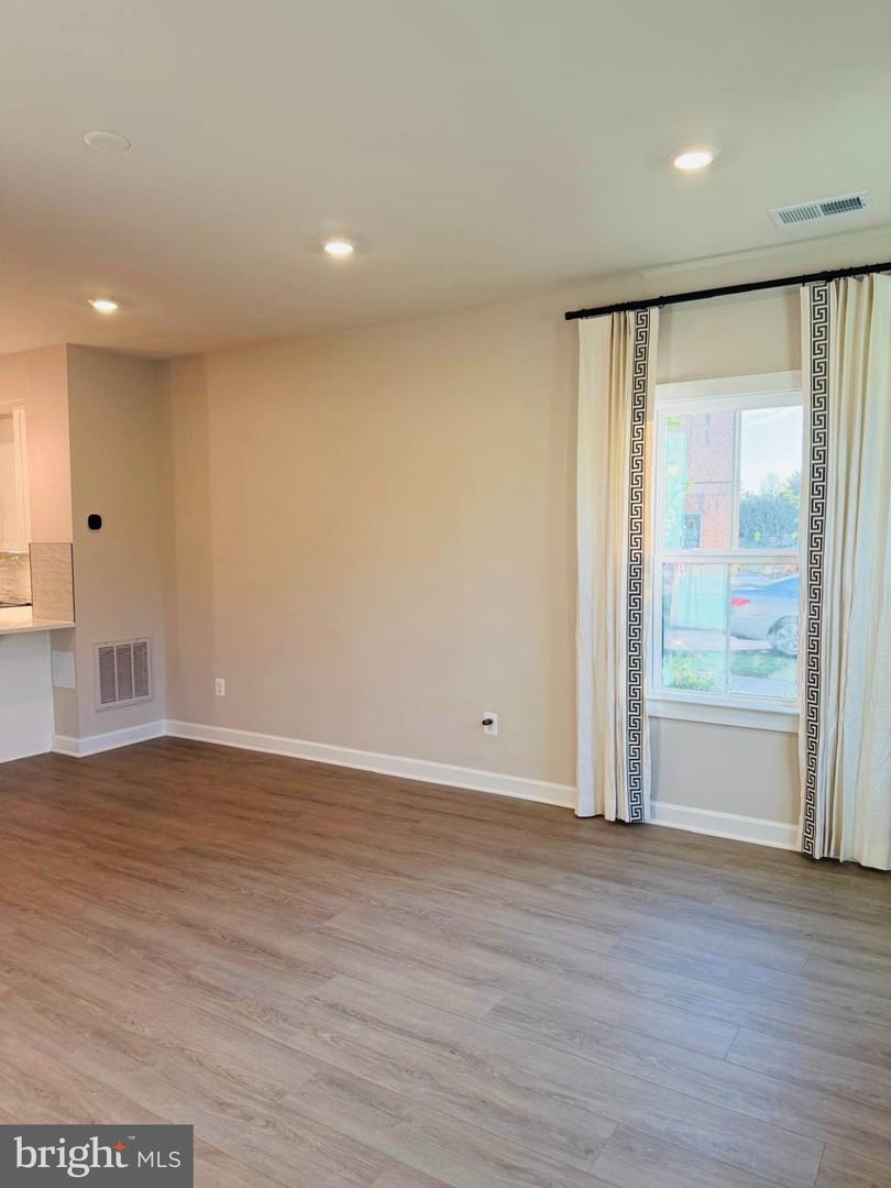 43791 Metro Ter Property Photo 6