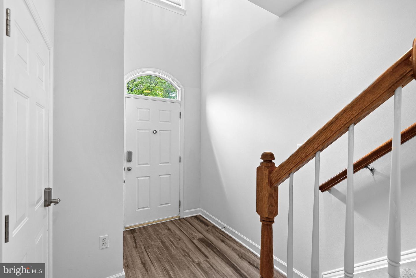 42525 Magellan Sq Property Photo 3