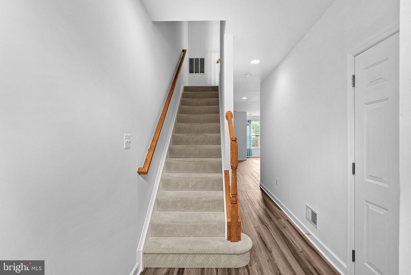 42525 Magellan Sq Property Photo 5