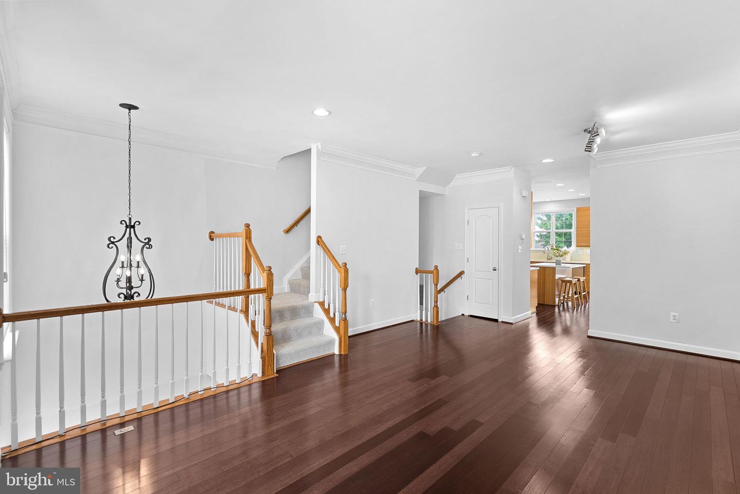 42525 Magellan Sq Property Photo 7