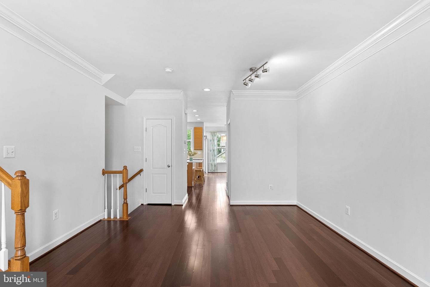 42525 Magellan Sq Property Photo 10