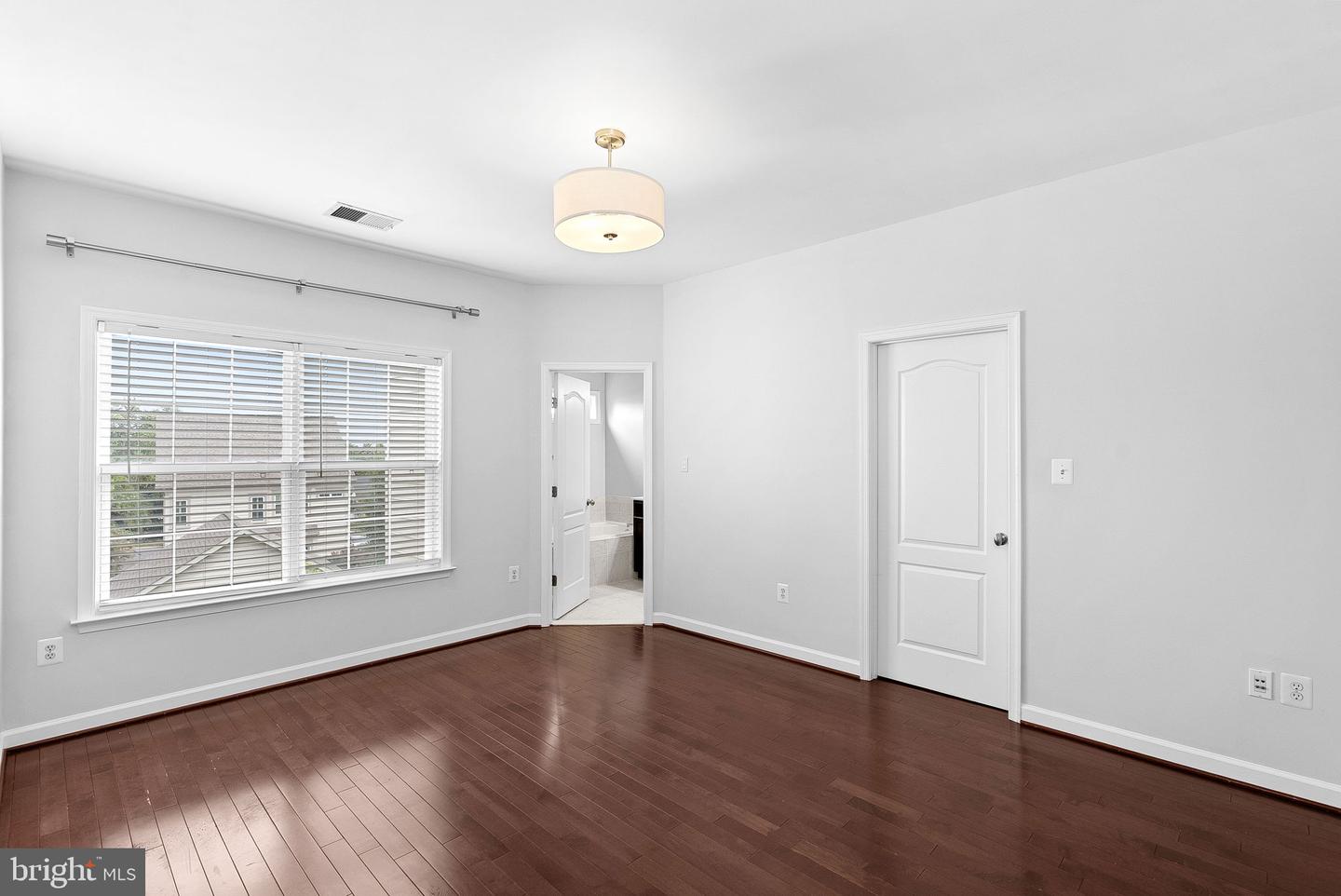 42525 Magellan Sq Property Photo 23