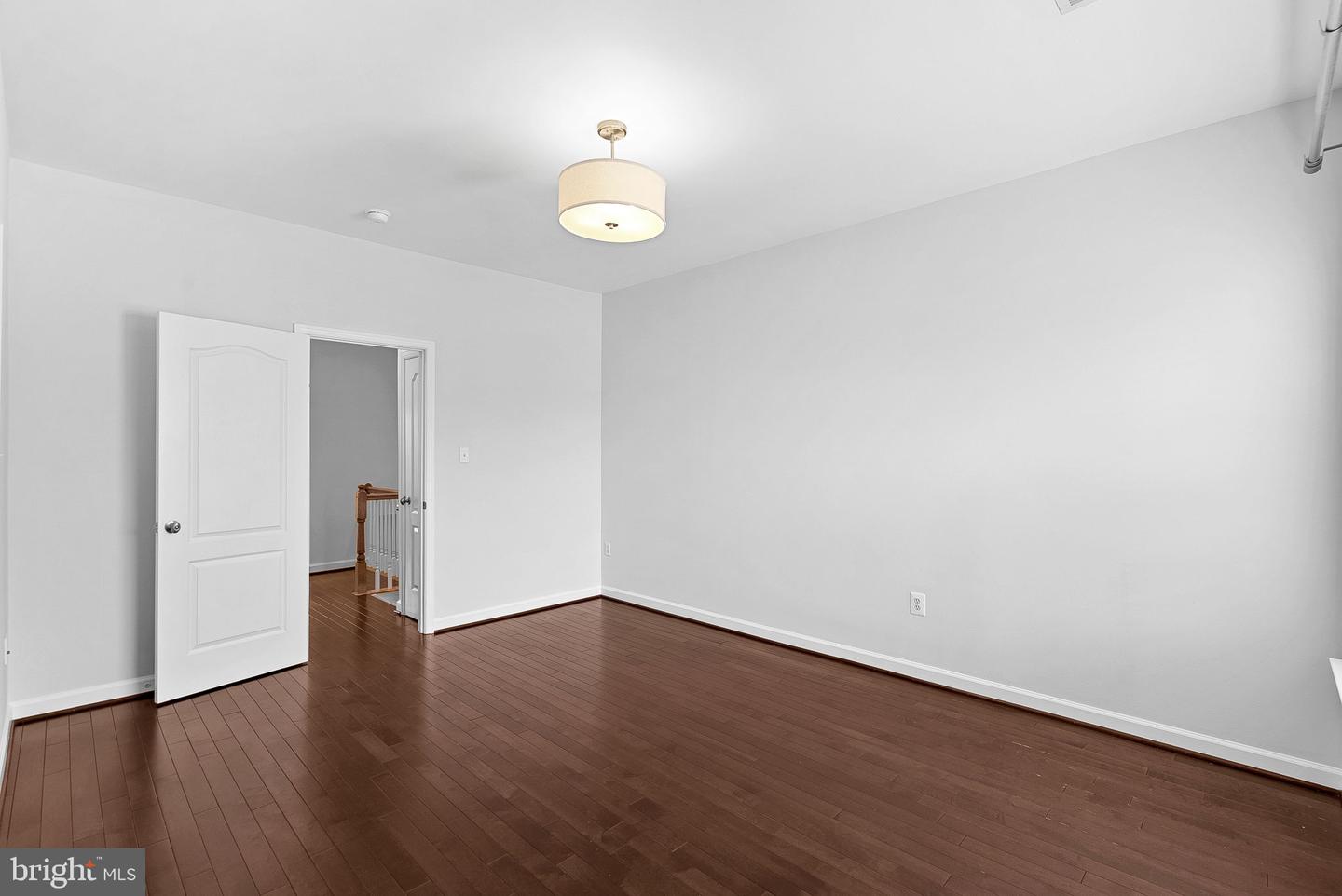 42525 Magellan Sq Property Photo 28