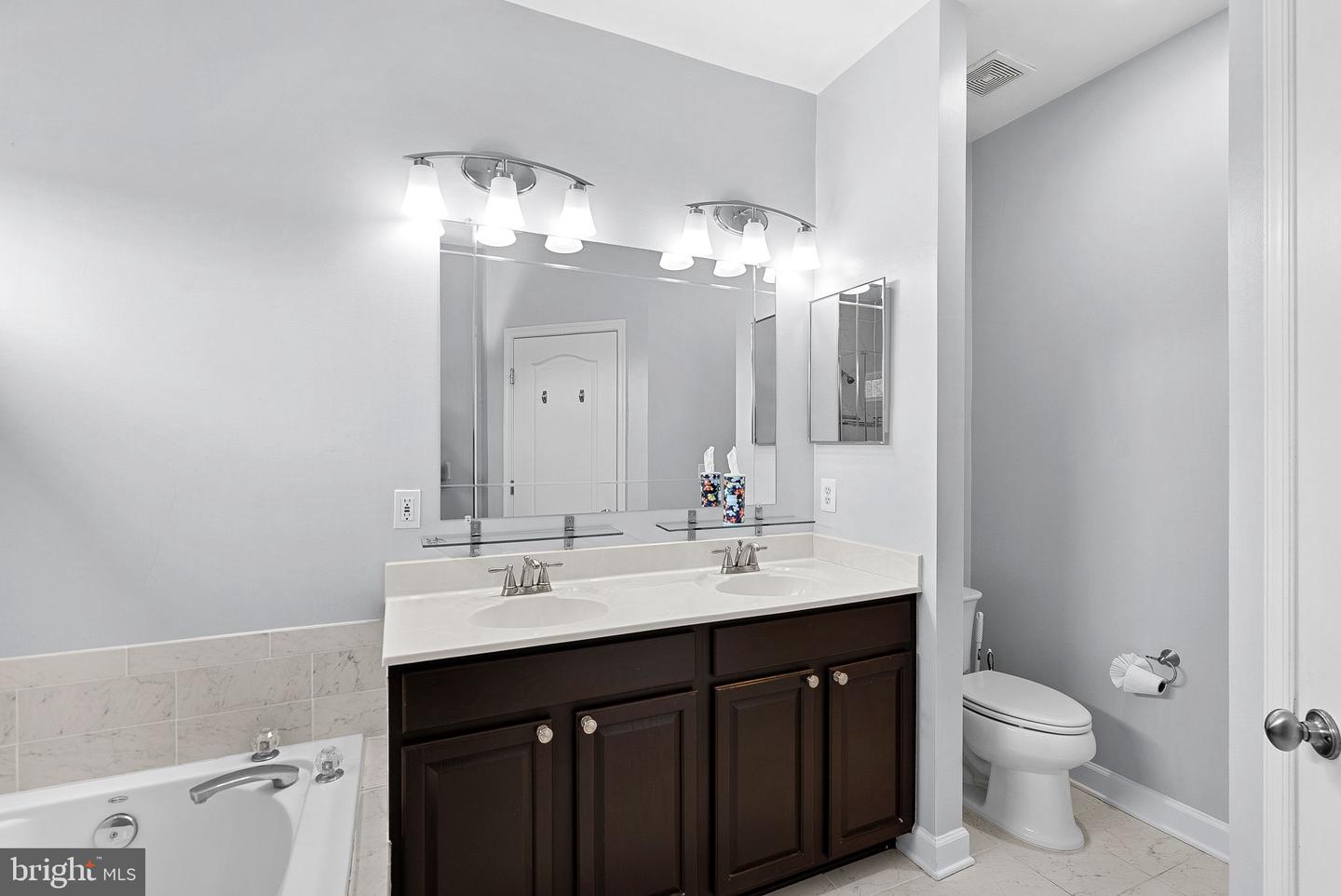 42525 Magellan Sq Property Photo 32
