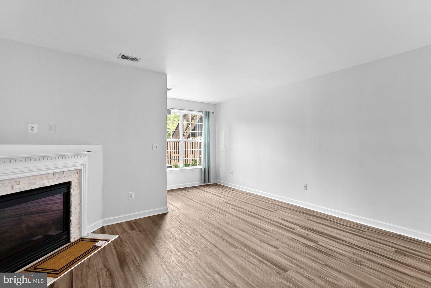 42525 Magellan Sq Property Photo 39
