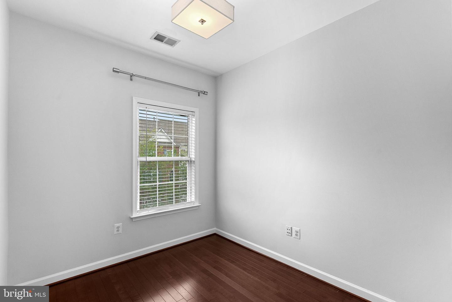42525 Magellan Sq Property Photo 40