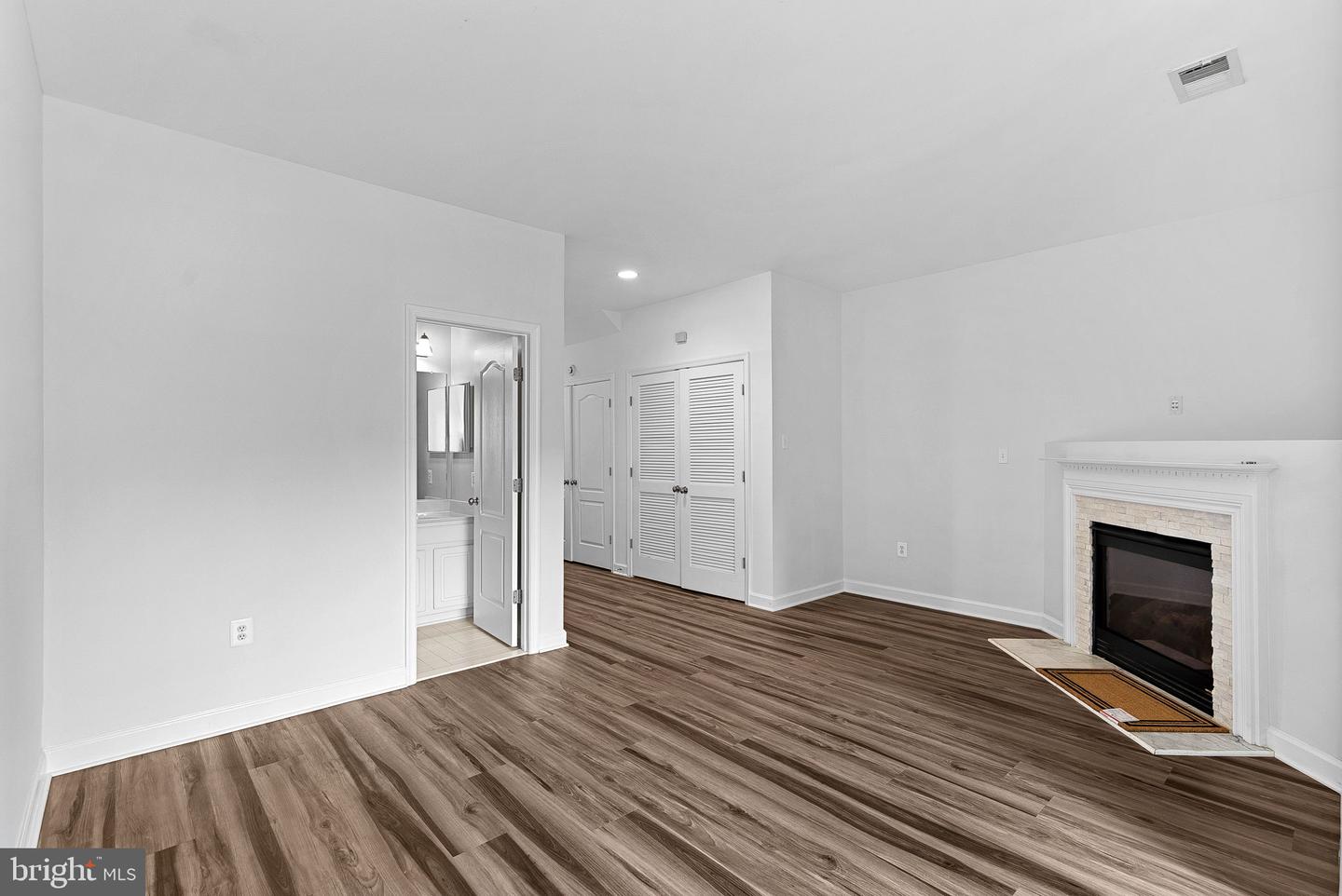 42525 Magellan Sq Property Photo 42