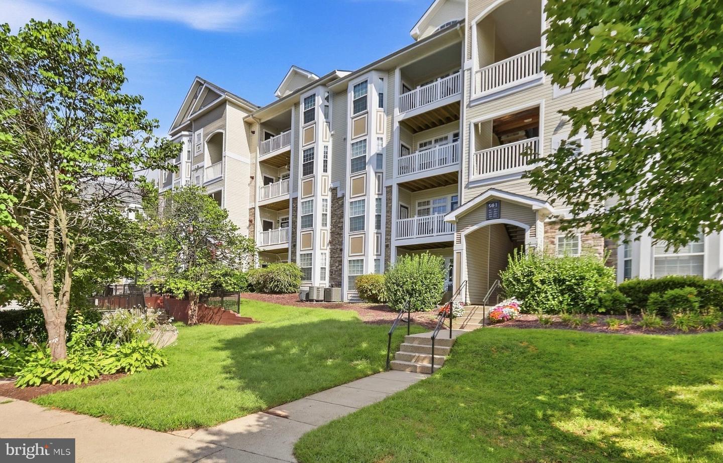 501 SUNSET VIEW TER SE #406 Property Photo 1
