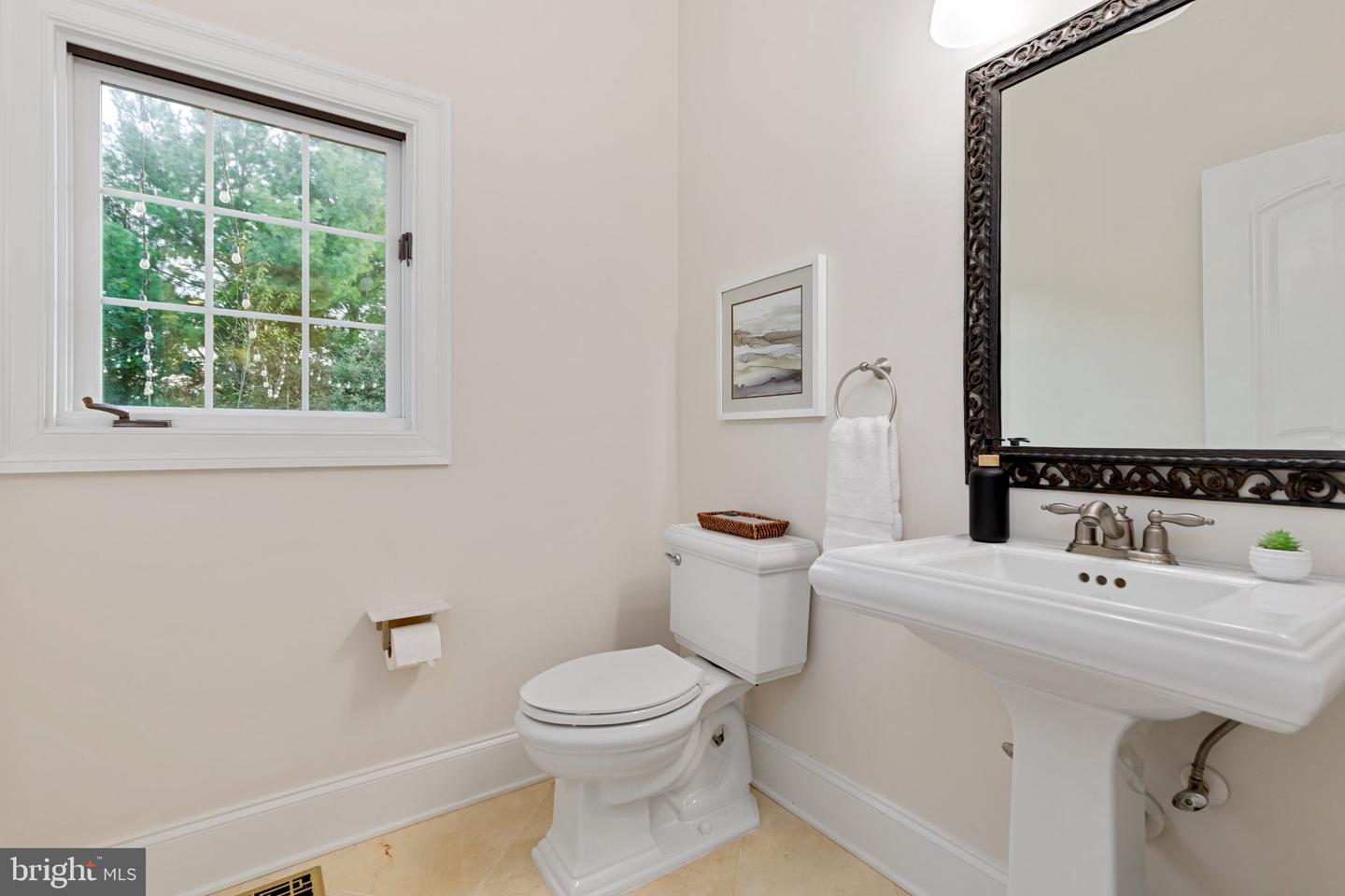 40163 Beacon Hill Dr Property Photo 16