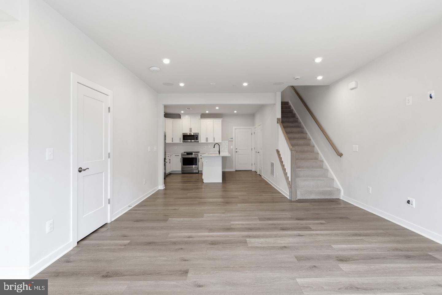 43728 Transit Sq Property Photo 3