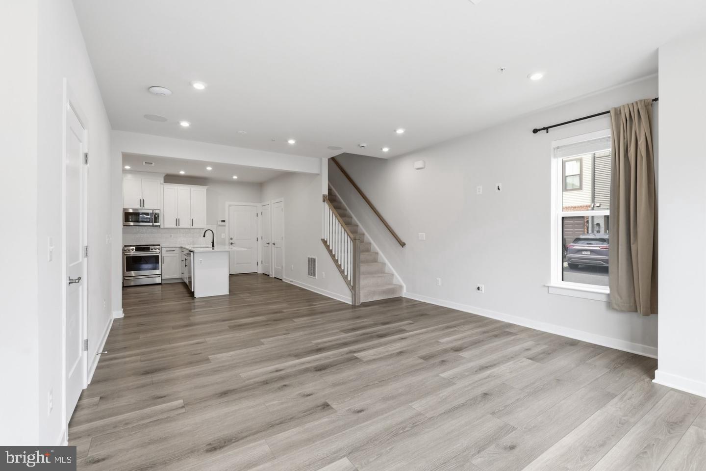 43728 Transit Sq Property Photo 4