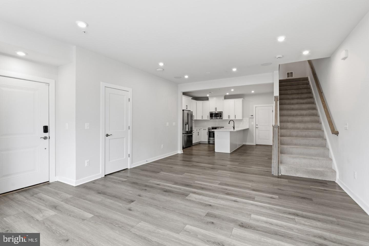 43728 Transit Sq Property Photo 5