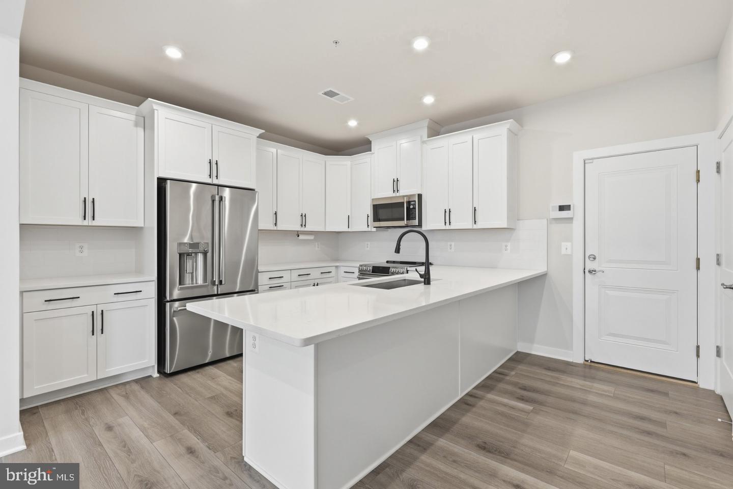 43728 Transit Sq Property Photo 6