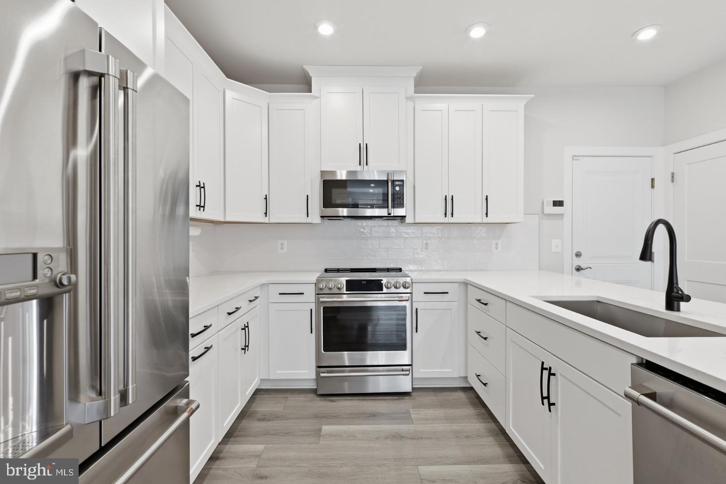 43728 Transit Sq Property Photo 7