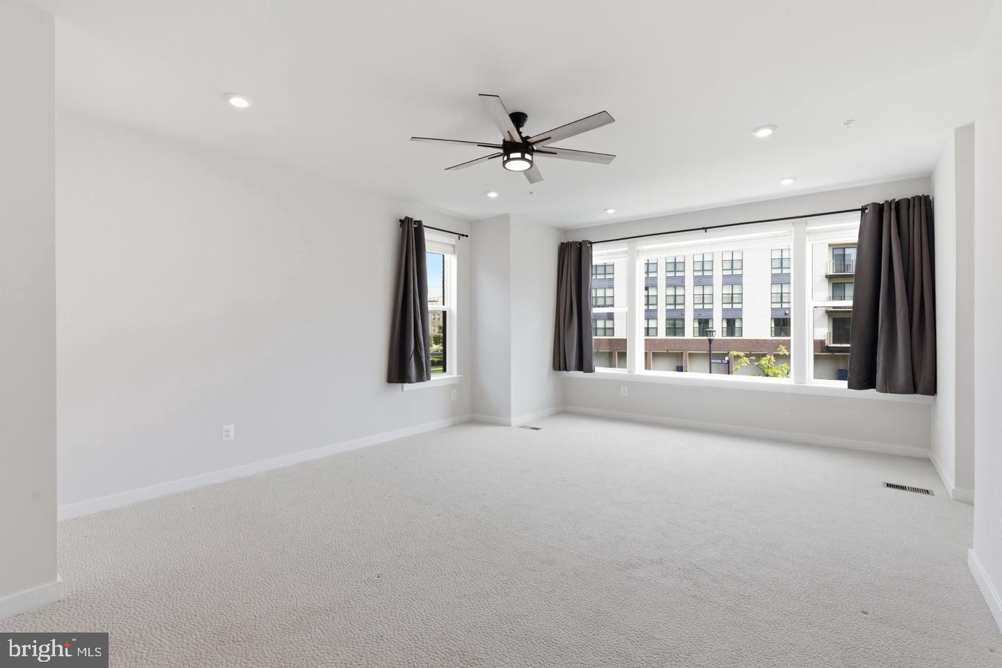 43728 Transit Sq Property Photo 9