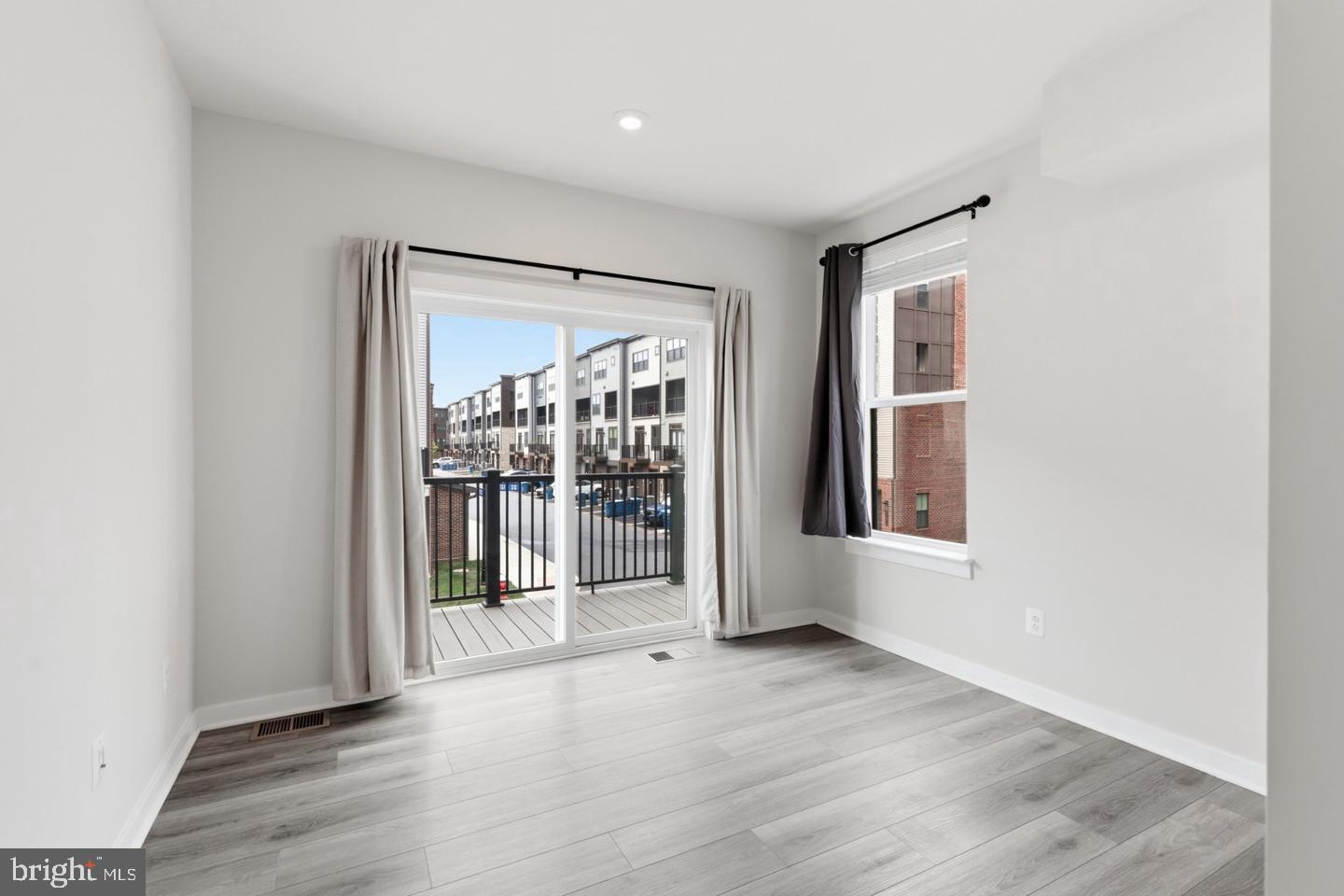 43728 Transit Sq Property Photo 12