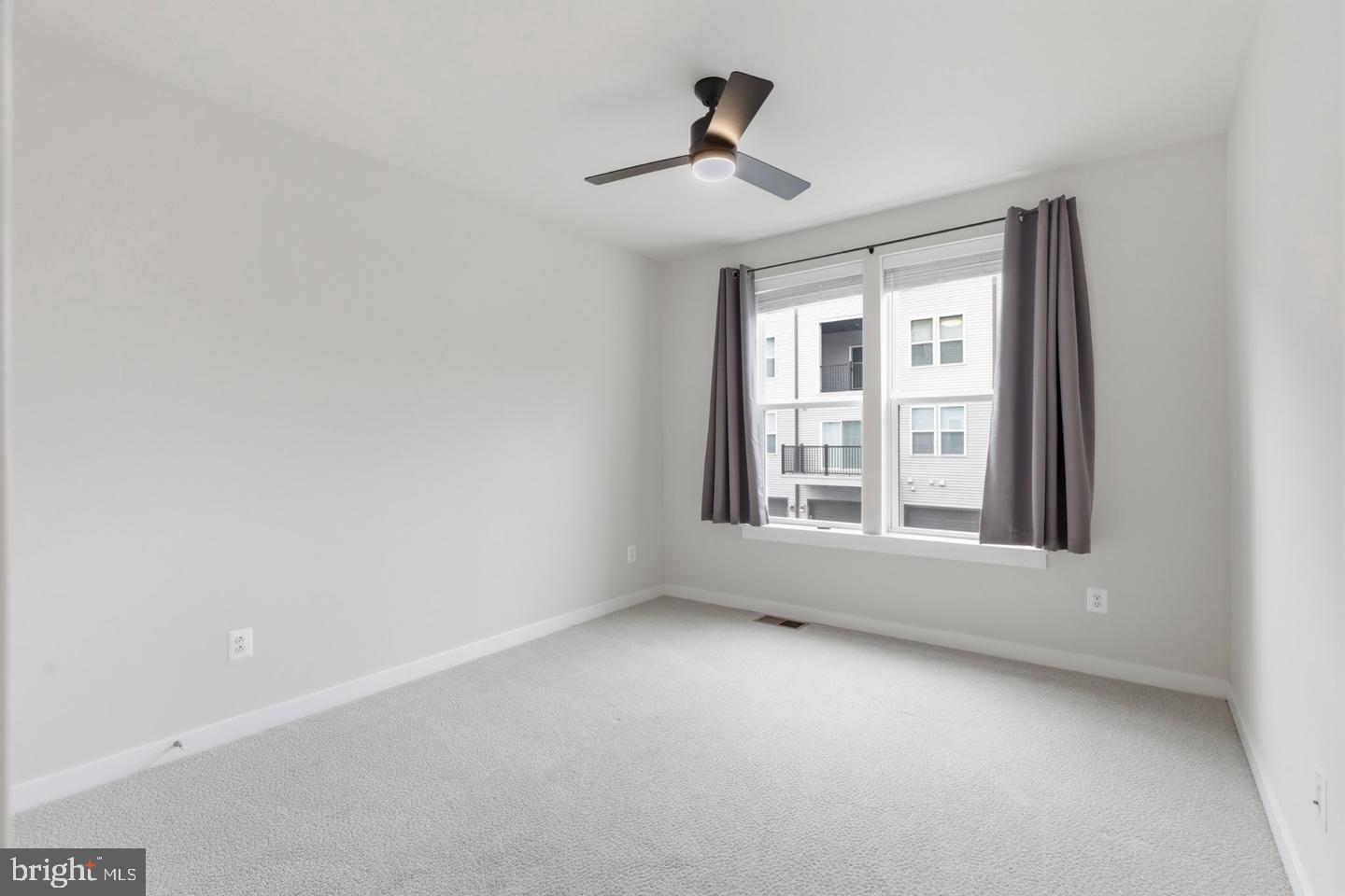 43728 Transit Sq Property Photo 13