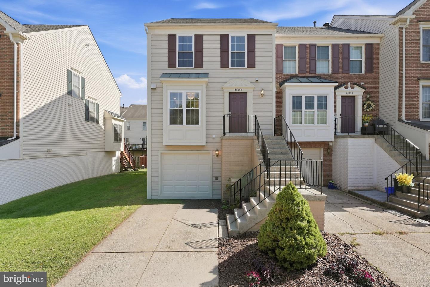 22055 MANNING SQ Property Photo 1