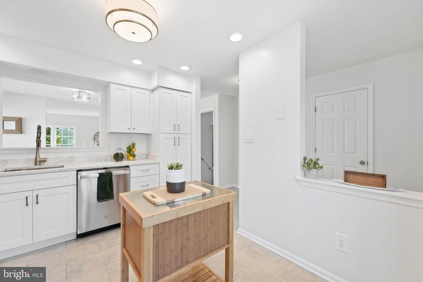 22055 Manning Sq Property Photo 6
