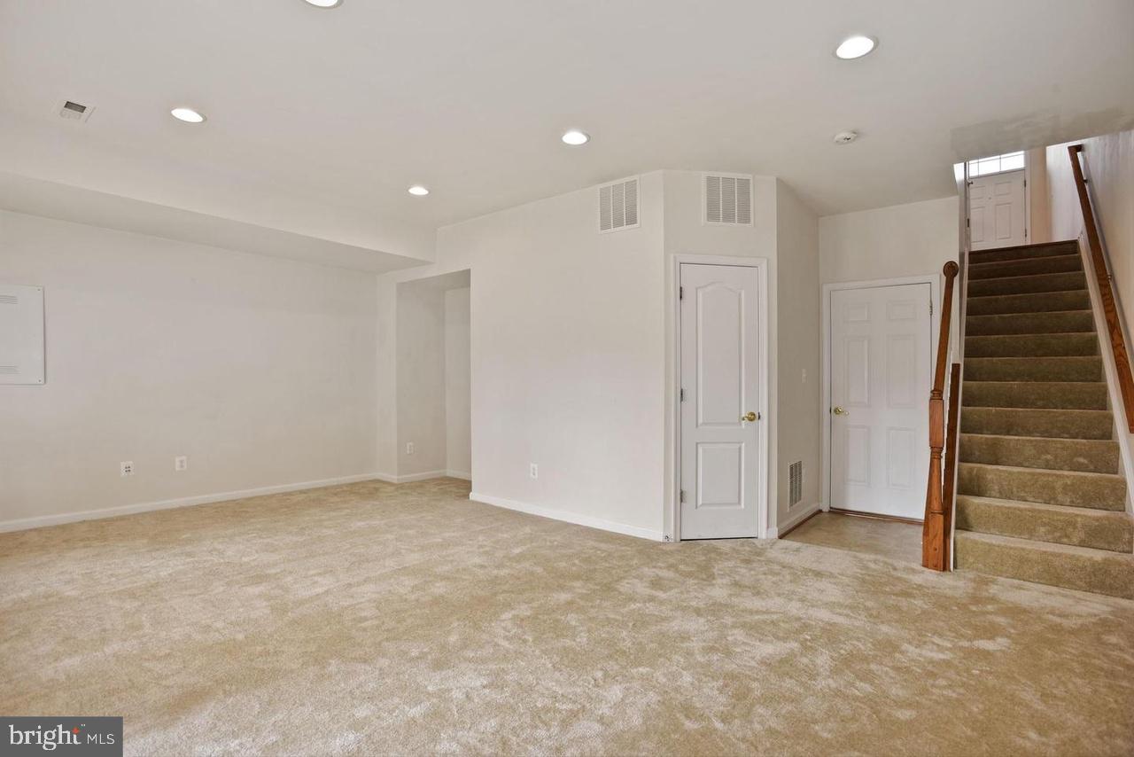 22052 Dilworth Sq Property Photo 24