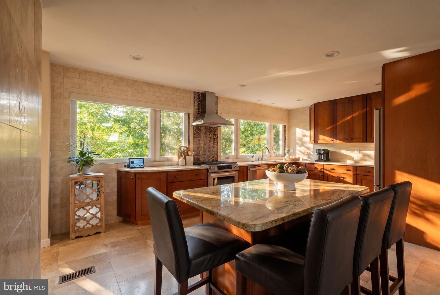 14 Wiltshire Ct E Property Photo 3