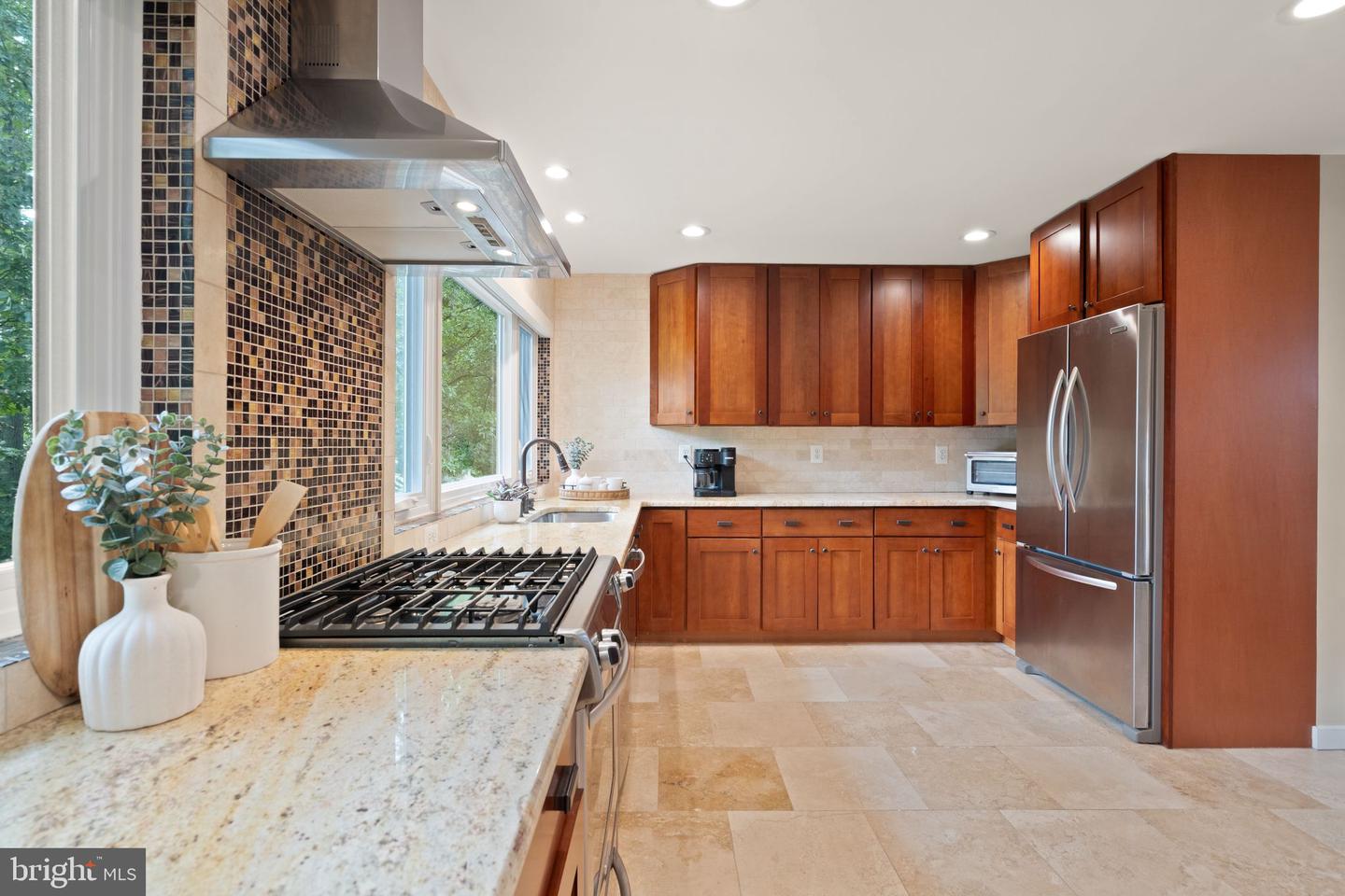 14 Wiltshire Ct E Property Photo 4