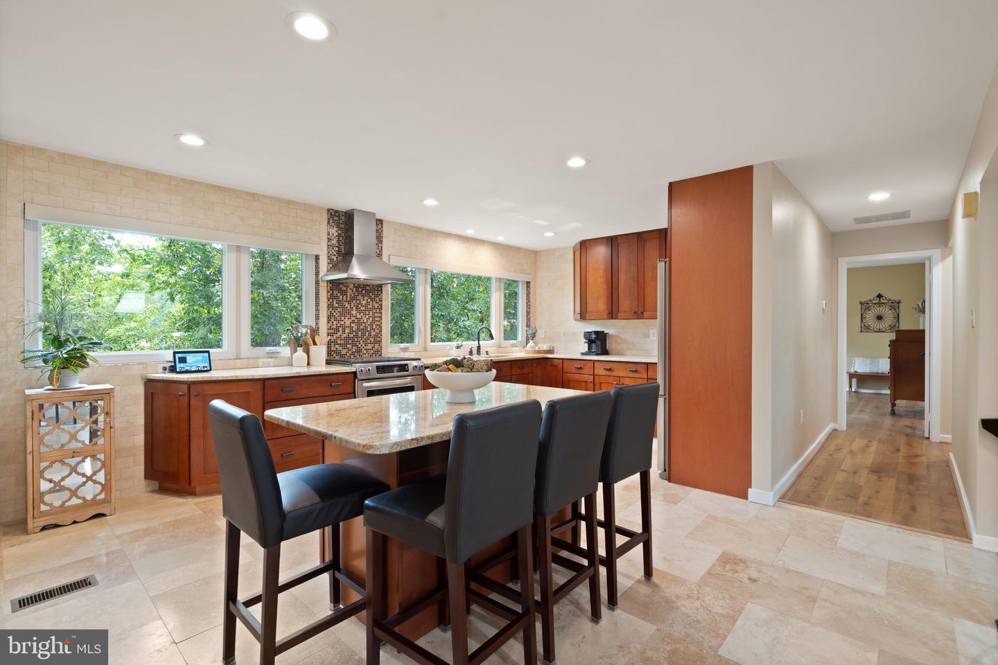 14 Wiltshire Ct E Property Photo 18