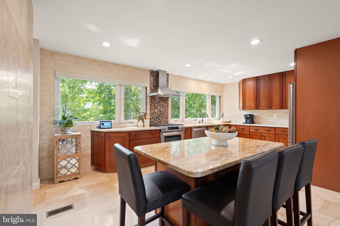 14 Wiltshire Ct E Property Photo 19