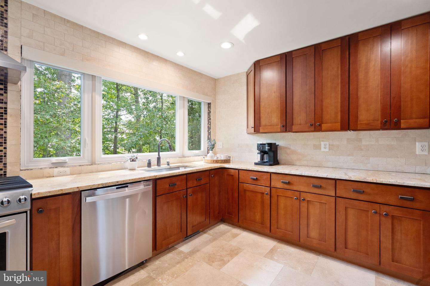 14 Wiltshire Ct E Property Photo 23