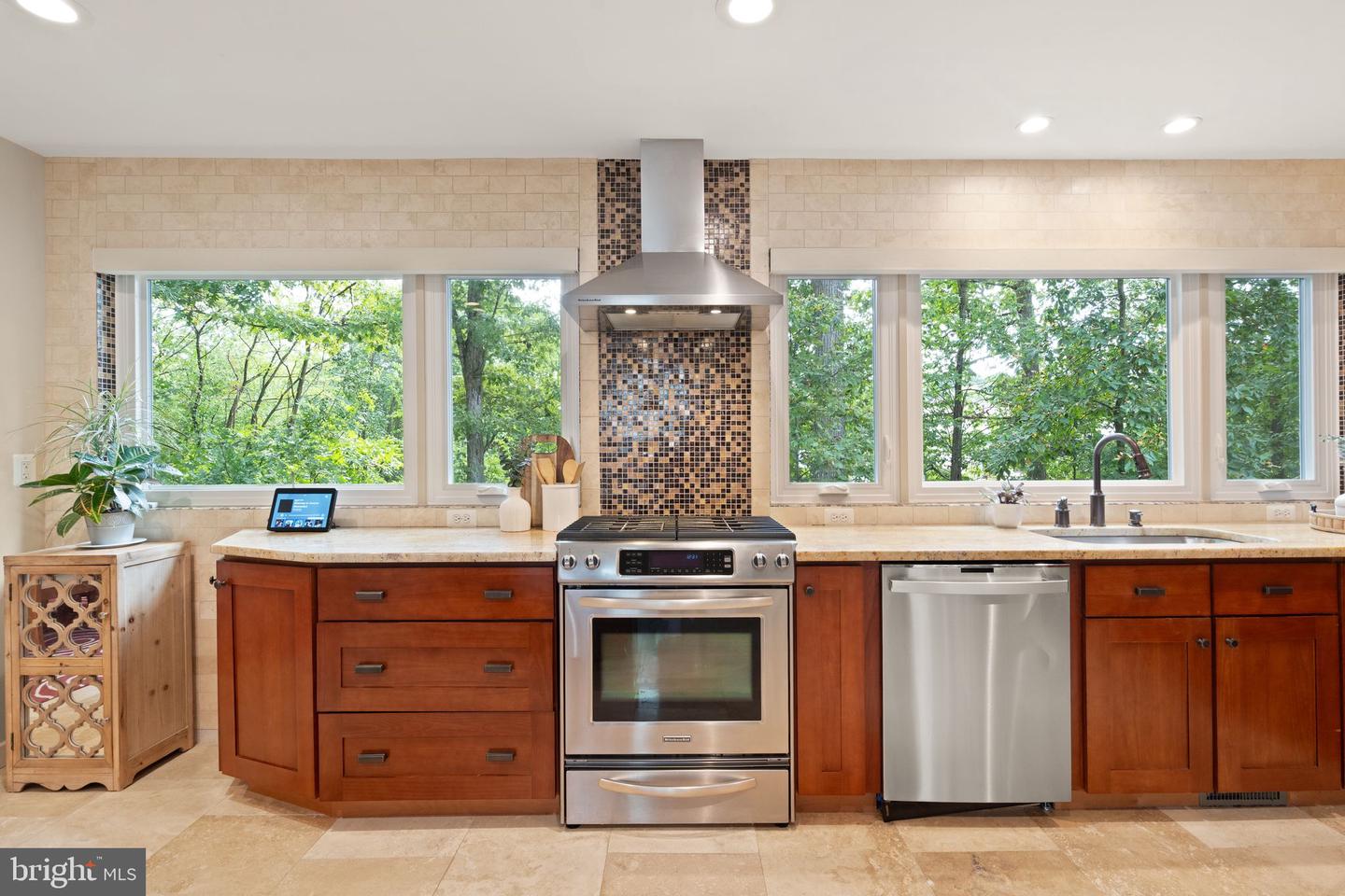 14 Wiltshire Ct E Property Photo 24