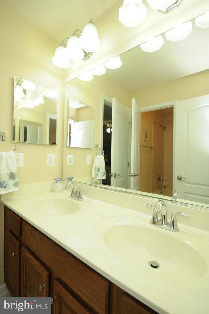 20594 Golden Ridge Dr Property Photo 5