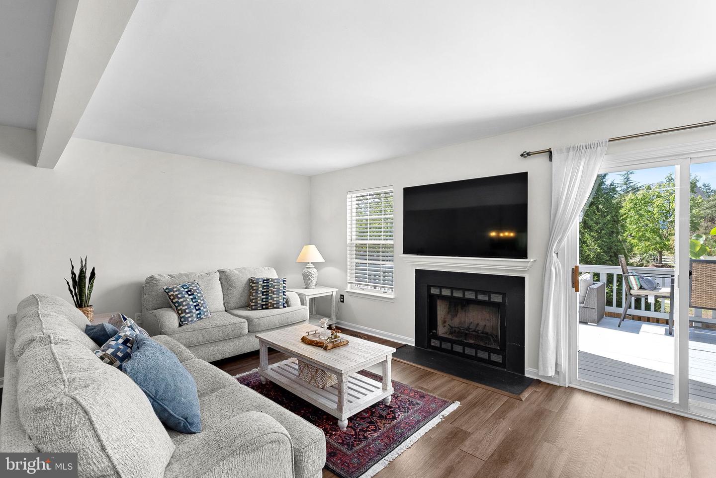 112 Hampshire Sq Sw Property Photo 4