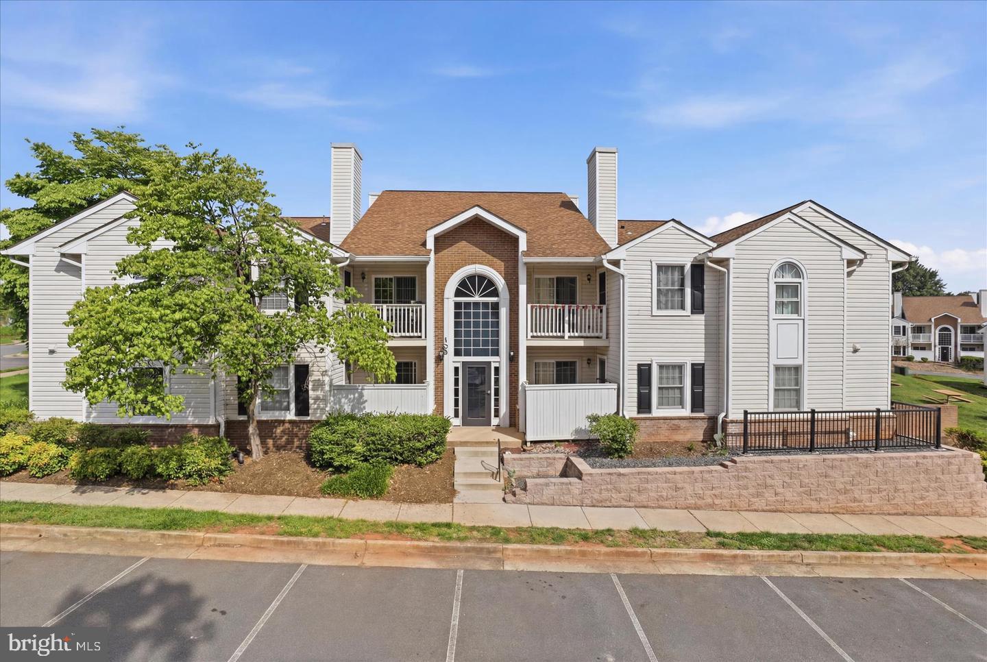 105 WESTWICK CT #6 Property Photo 1