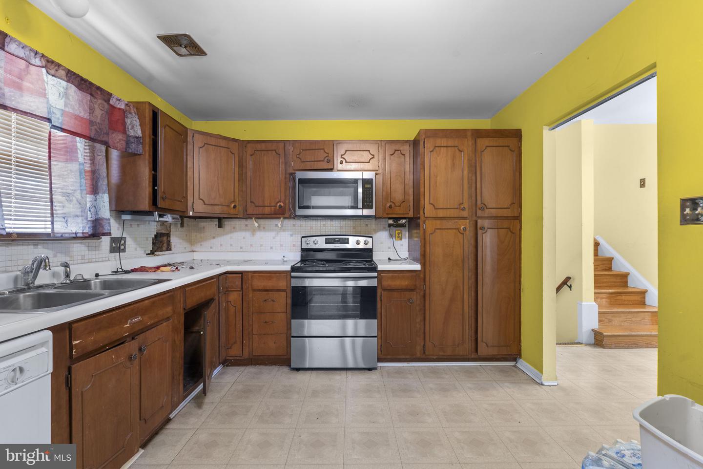 1706 N Sterling Blvd Property Photo 10