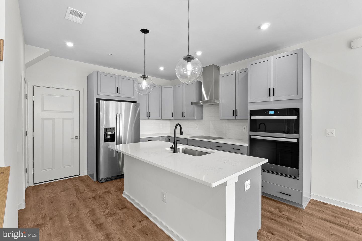 43841 Venetian Sq Property Photo 1